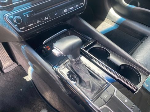Used 2017 Kia Cadenza Premium w/ Luxury Package FWD image 35