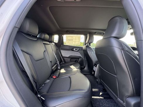 New 2026 Jeep Compass Latitude AWD/4WD image 18