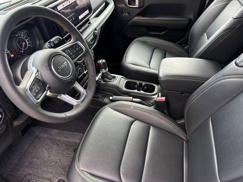 Used 2024 Jeep Wrangler Unlimited Sahara AWD/4WD image 11