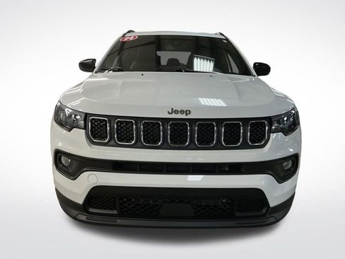 Used 2024 Jeep Compass Latitude image 9