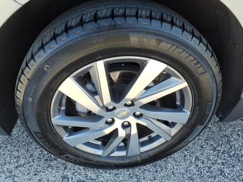 Used 2024 Chevrolet Equinox LT w/ LPO, Floor Liner Package AWD/4WD image 8
