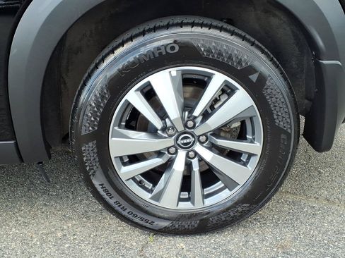 Used 2024 Nissan Pathfinder SL AWD/4WD image 18