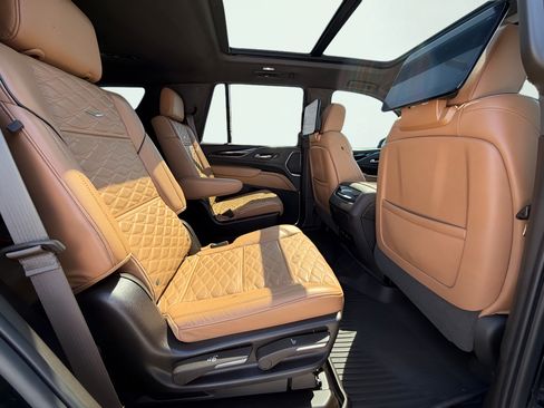 Used 2021 Cadillac Escalade Sport AWD/4WD image 11
