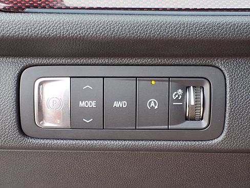 Used 2025 Chevrolet Traverse RS w/ LPO, Floor Liner Package image 12