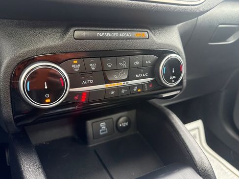 Used 2022 Ford Escape SE w/ SE Sport Appearance Package image 36