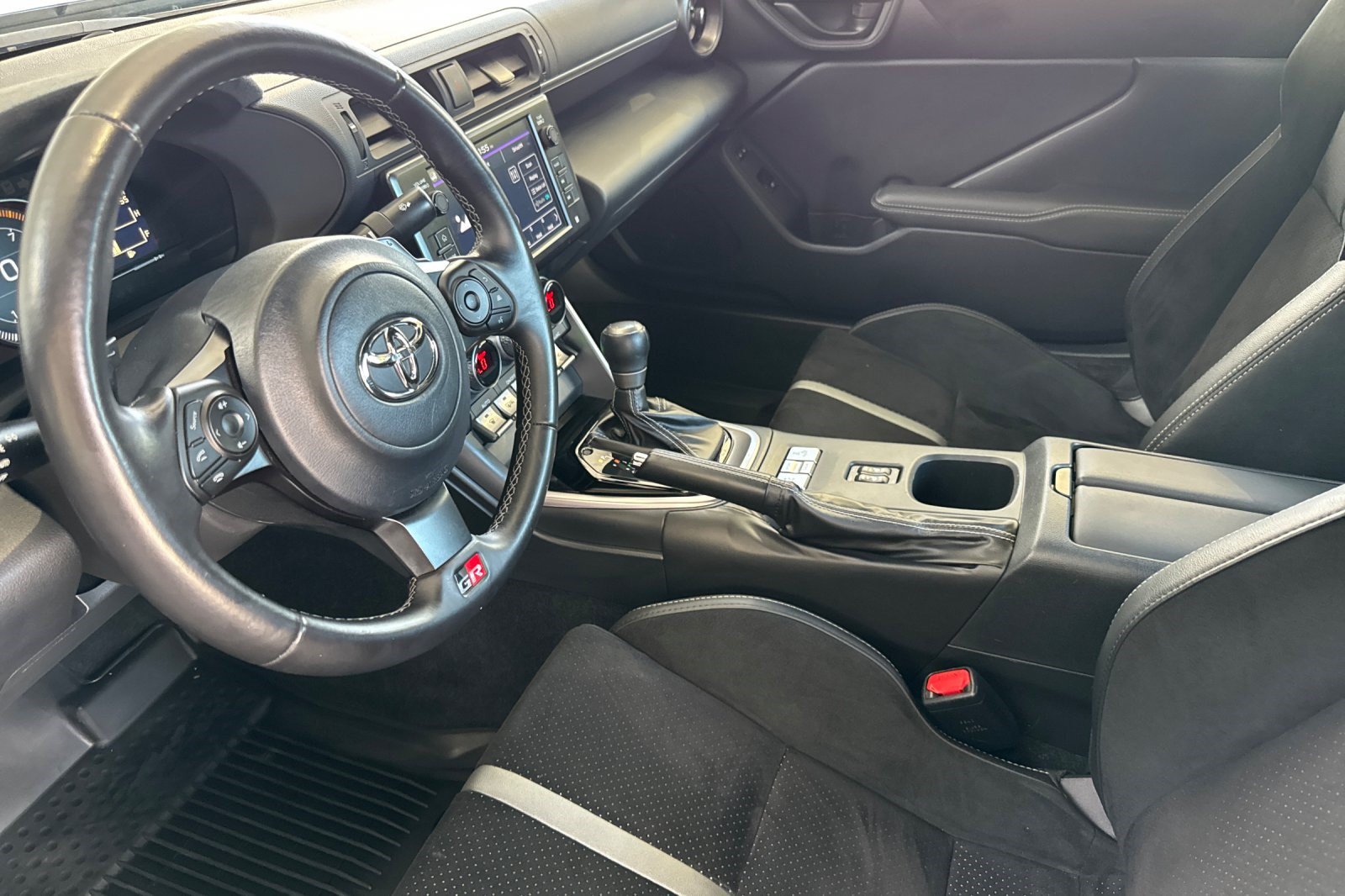 Used 2026 Toyota GR86 Premium w/ ALL Weather Mat Package (TMS) RWD image 11