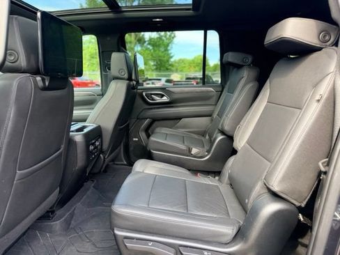 Used 2023 Chevrolet Suburban Z71 w/ Luxury Package AWD/4WD image 28
