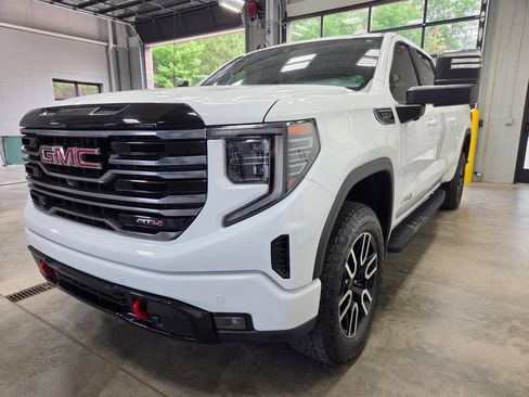 Used 2025 GMC Sierra 1500 AT4 w/ Technology Package AWD/4WD image 5