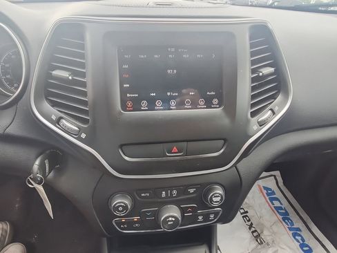 Used 2019 Jeep Cherokee Latitude w/ Popular Appearance Group AWD/4WD image 14