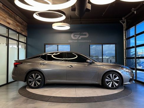 Used 2022 Nissan Altima 2.5 SL FWD image 2