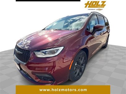 Used 2023 Chrysler Pacifica Touring-L w/ S Appearance Package