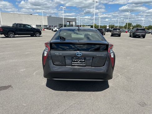 Used 2016 Toyota Prius Two FWD image 4
