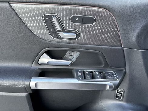 Used 2022 Mercedes-Benz GLB 250 GLB 250 image 17