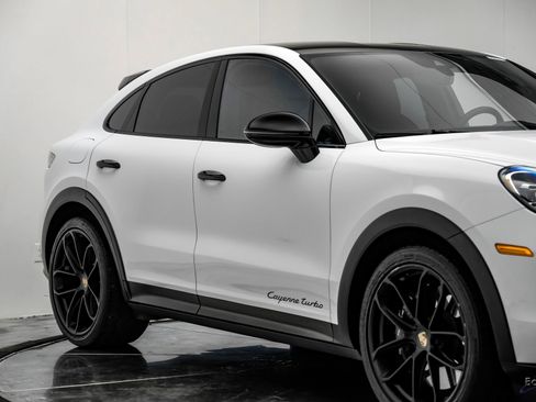 Used 2022 Porsche Cayenne Turbo image 22