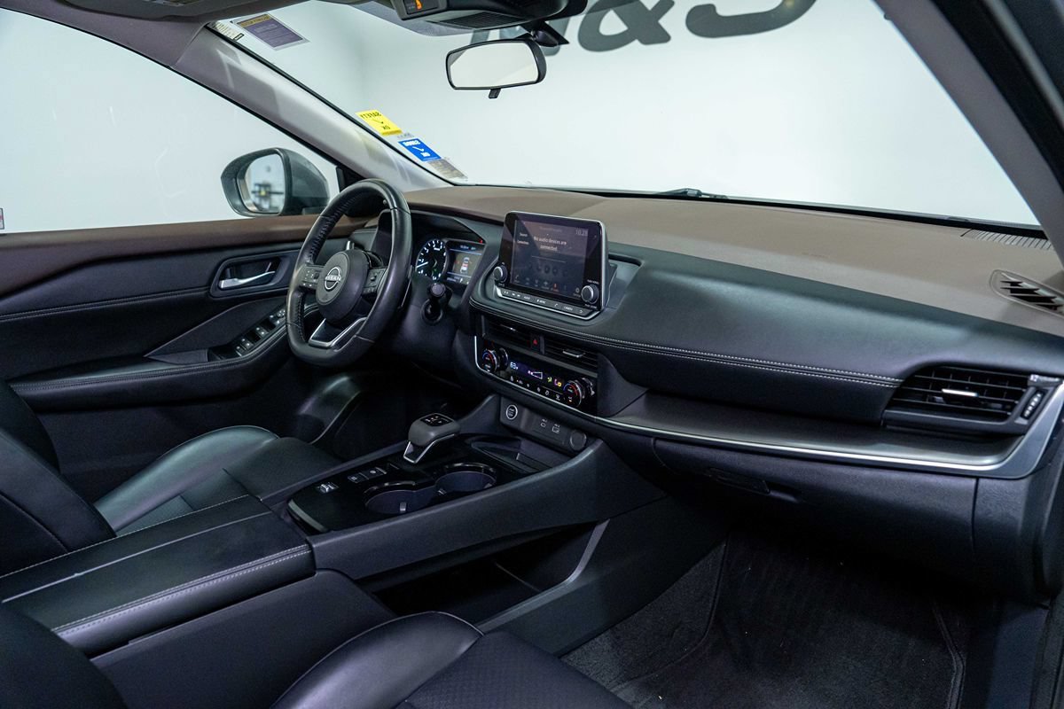 Used 2023 Nissan Rogue SV w/ SV Premium B Package FWD image 18