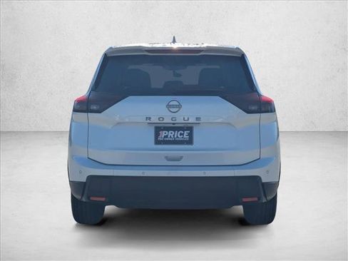 Used 2025 Nissan Rogue SV image 7