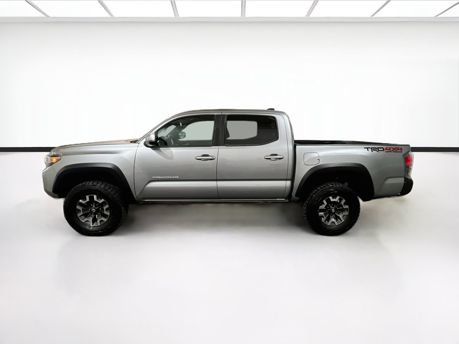 Used 2023 Toyota Tacoma TRD Off-Road w/ Technology Package AWD/4WD image 20