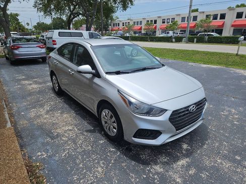 Used 2018 Hyundai Accent SE FWD image 3