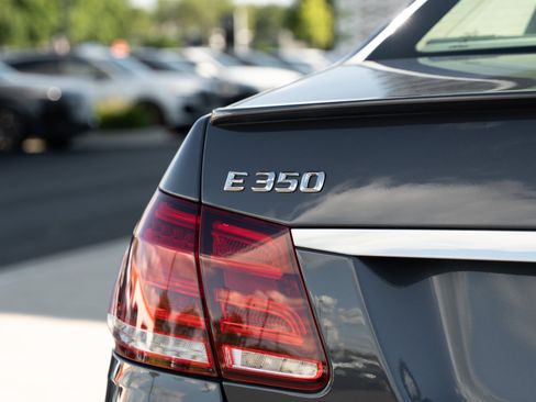 Used 2014 Mercedes-Benz E 350 4MATIC Sedan image 23