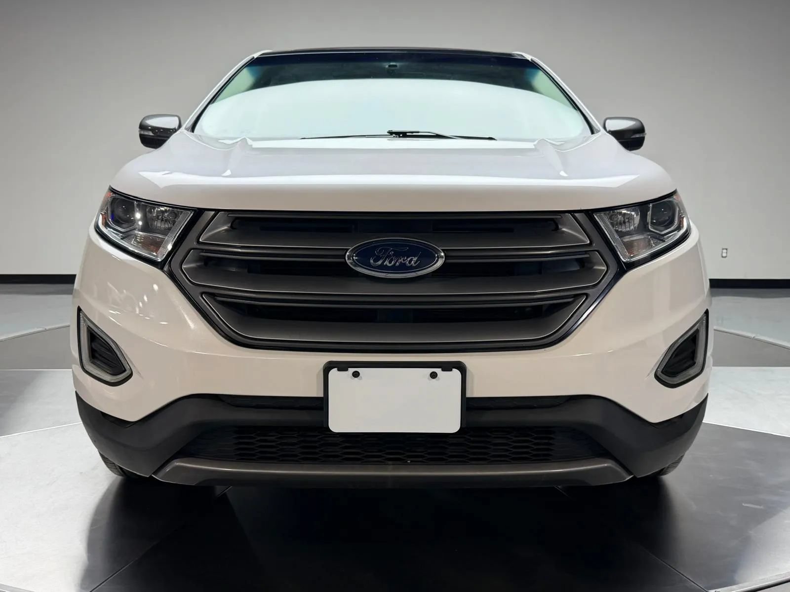 Used 2018 Ford Edge SEL w/ Equipment Group 201A FWD image 3