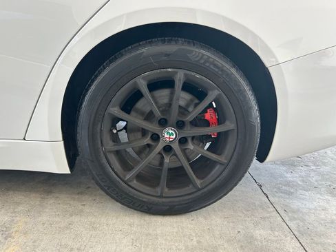 Used 2018 Alfa Romeo Giulia RWD image 15