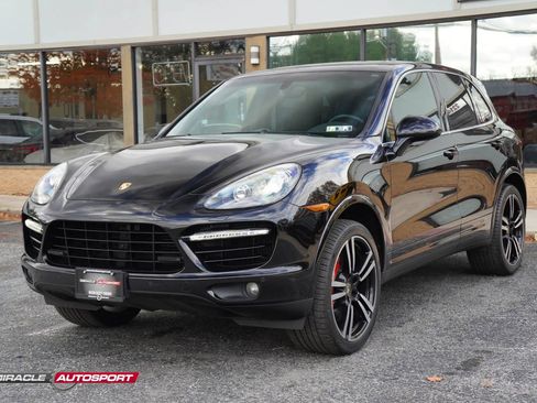 Used 2014 Porsche Cayenne Turbo S image 3