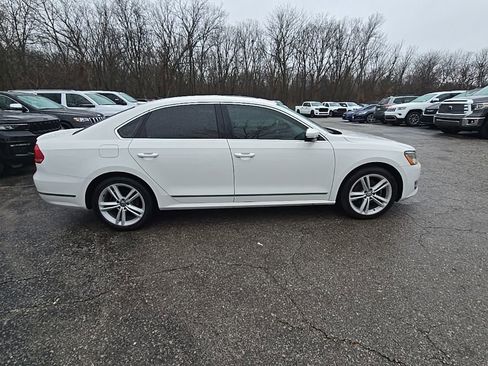 Used 2014 Volkswagen Passat TDI SE FWD image 9