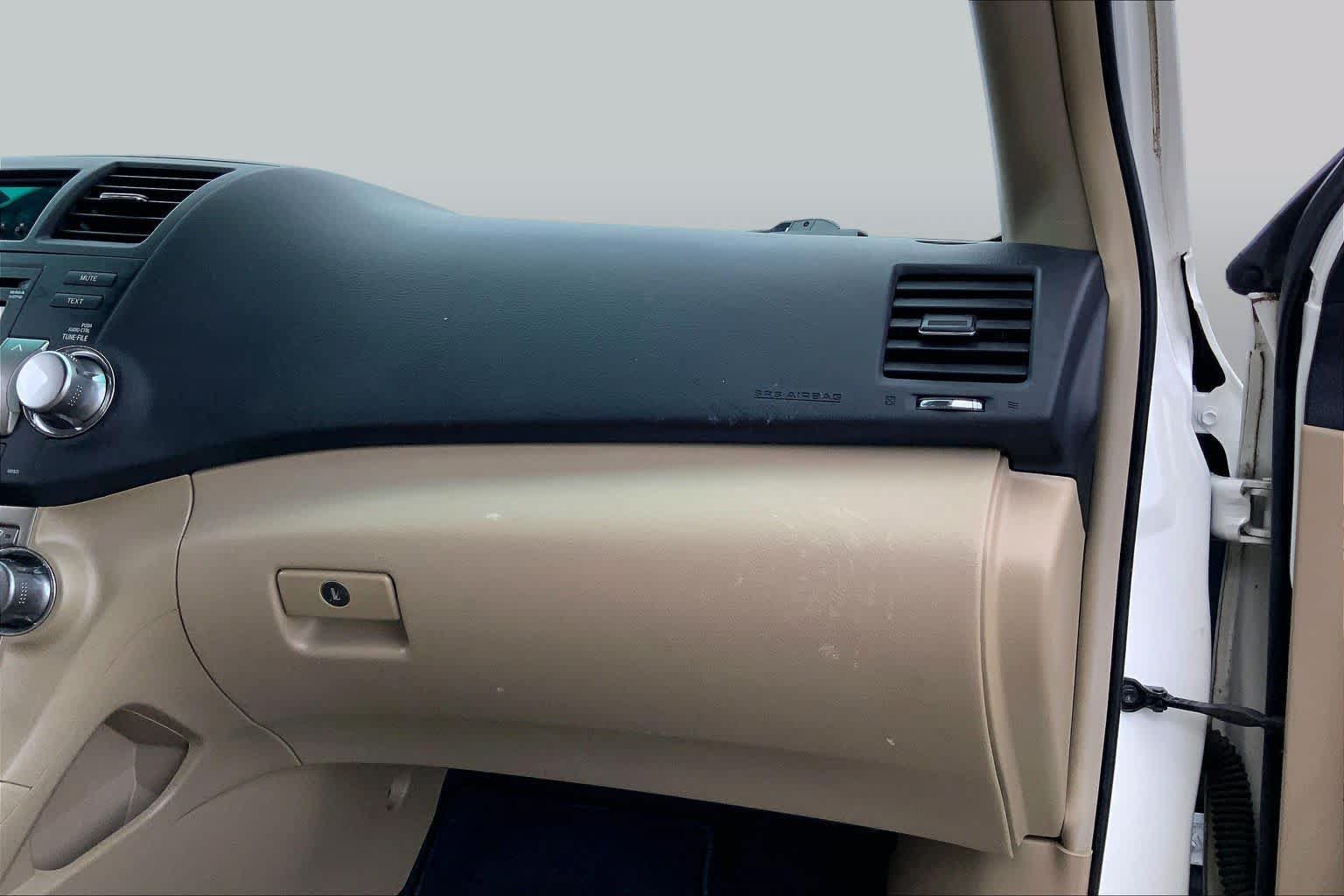 Used 2012 Toyota Highlander FWD image 18