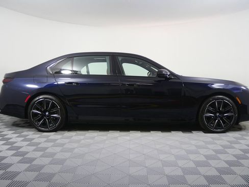 Used 2025 BMW i7 xDrive60 image 2