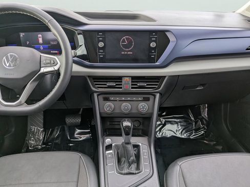 Used 2022 Volkswagen Taos SE w/ Panoramic Sunroof Package FWD image 14