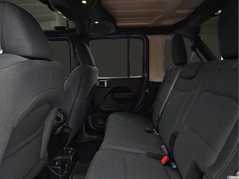 Used 2025 Jeep Wrangler Unlimited Sport AWD/4WD image 9