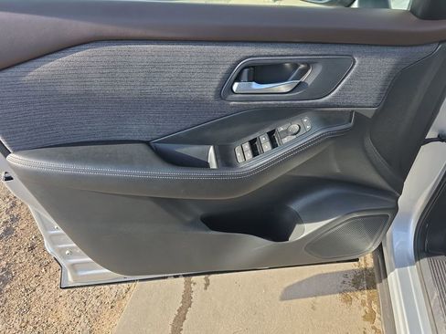 Used 2023 Nissan Rogue SV image 10