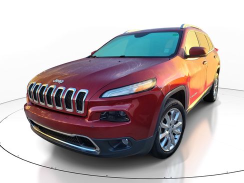 Used 2017 Jeep Cherokee Limited image 3
