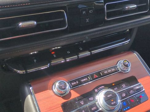 Used 2022 Lincoln Aviator Reserve w/ Equipment Group 201A AWD/4WD image 28