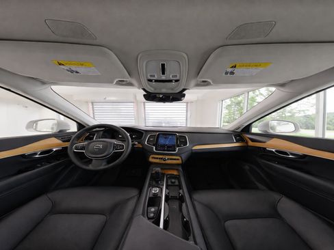 Certified 2023 Volvo XC90 T8 Plus AWD/4WD image 10