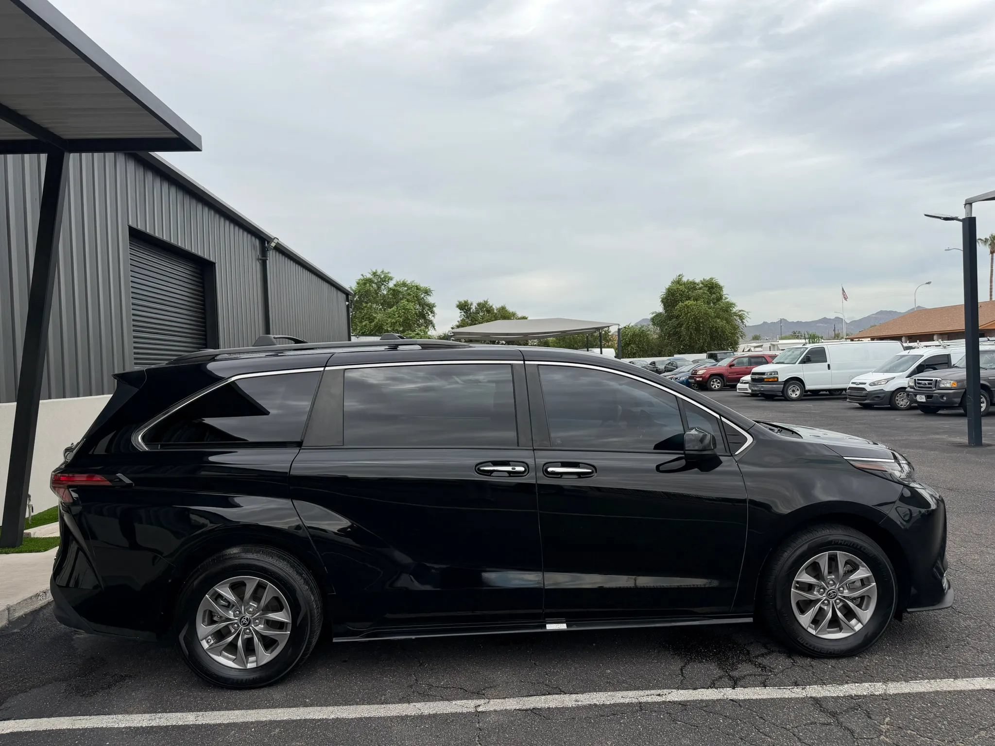 Used 2022 Toyota Sienna XLE w/ XLE Plus Package FWD image 12