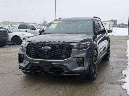 Used 2025 Ford Explorer ST image 17