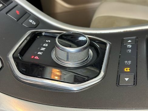 Used 2013 Land Rover Range Rover Evoque Pure w/ Climate Comfort Pkg image 17