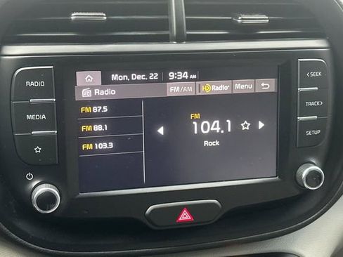 Used 2023 Kia Soul LX image 16