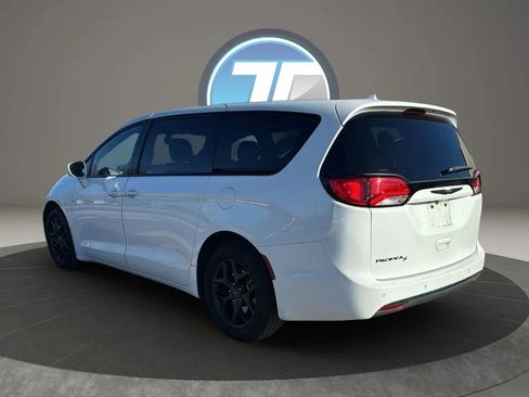 Used 2020 Chrysler Pacifica Touring w/ S Appearance Package image 9