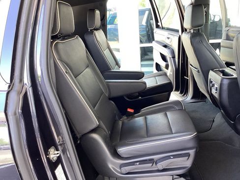 Used 2023 Chevrolet Suburban Premier AWD/4WD image 20