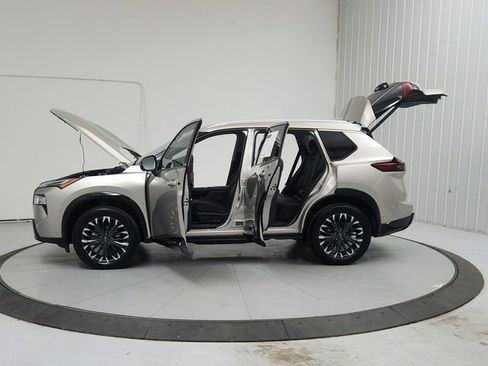 Used 2026 Nissan Rogue Platinum w/ Platinum Premium Package AWD/4WD image 12