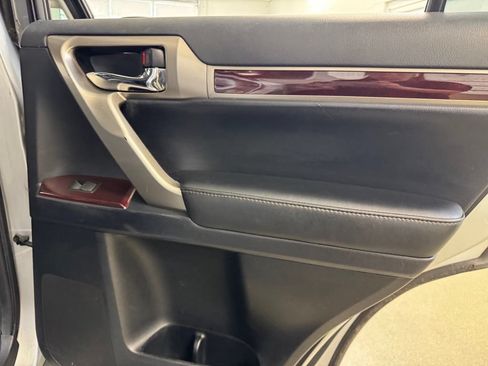 Used 2017 Lexus GX 460 Premium w/ Premium Package AWD/4WD image 28