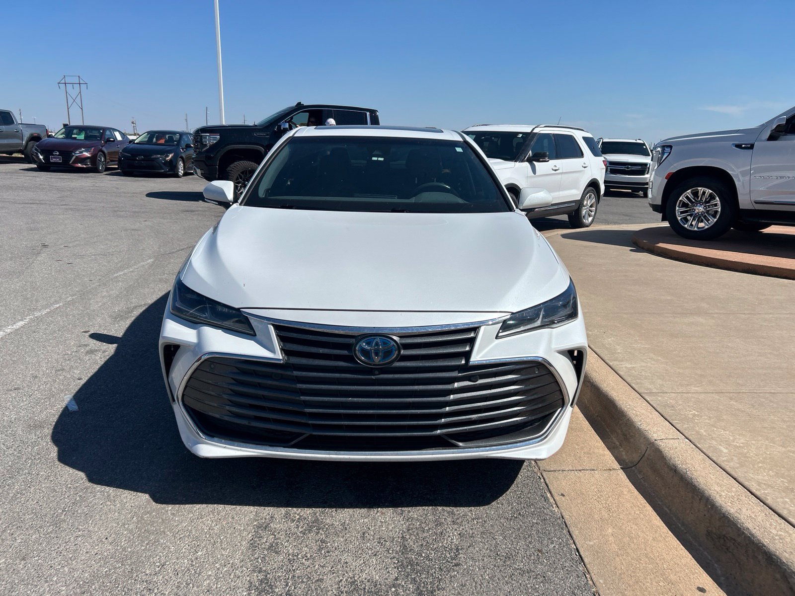 Used 2019 Toyota Avalon Limited w/ Advanced Safety Package FWD image 2