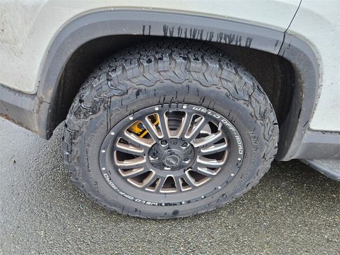 Used 2024 Rivian R1S Adventure image 5