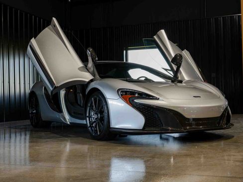 Used 2016 McLaren 650S Spider RWD image 57