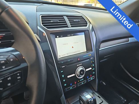 Used 2019 Ford Explorer Limited w/ Ford Safe & Smart Package FWD image 20