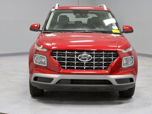 Certified 2025 Hyundai Venue Limited FWD image 7