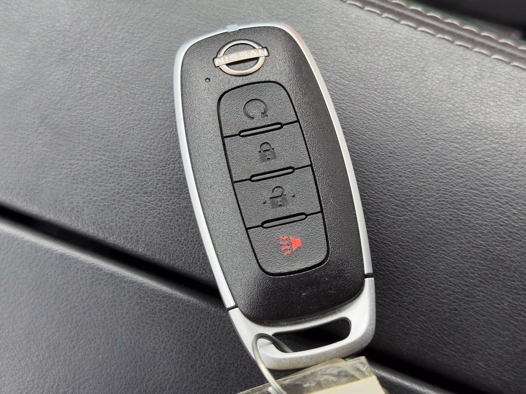 Used 2023 Nissan Rogue SV AWD/4WD image 7