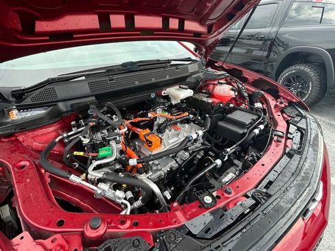 Used 2025 Chevrolet Equinox EV RS FWD image 34